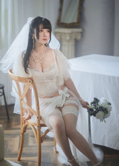 美女扒开内裤光屁股照片_4K完整视频观看