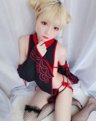双性明星被老肥丑抹布_十万网红美女美酱